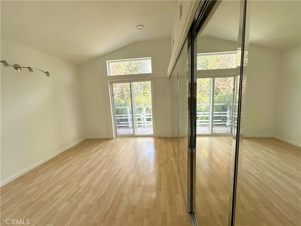 22037 Ybarra, Woodland Hills, California 91364 home-pic-17